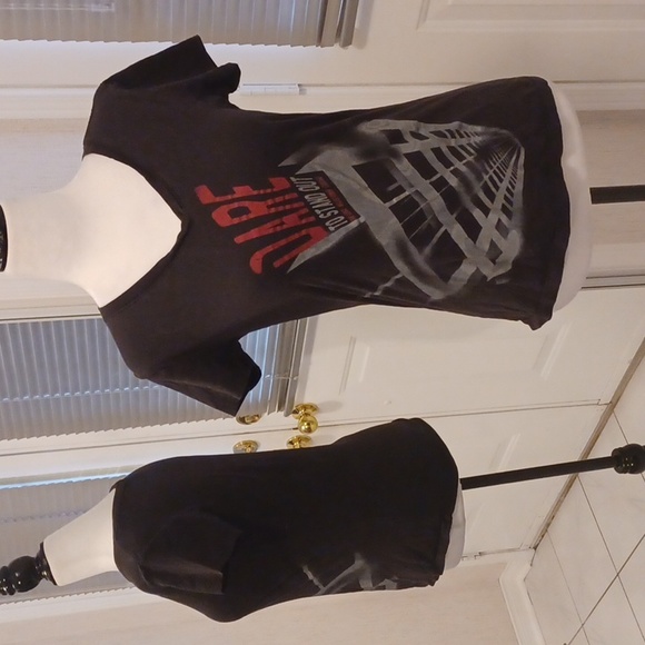 4/$60 Black Chicago Skydeck Tee - Size Medium (Women) - Picture 1 of 8